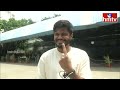ఓటేసిన విజయ్ దేవరకొండ తమ్ముడు | Actor Anand Deverakonda Casts His Vote | hmtv  - 00:25 min - News - Video