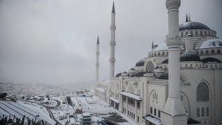 الثلوج التي طال انتظارها تغطي اسطنبول