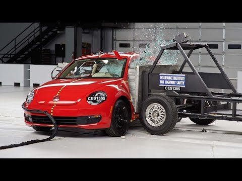 Видео краш-теста Volkswagen Beetle с 2011 года