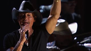 Tim McGraw Performs 'Standing Room Only' - CMA Fest 2023