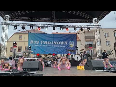Kadr z filmu Zespół Taneczny Mini Karambol ❤️ Dni Chojnowa 2024