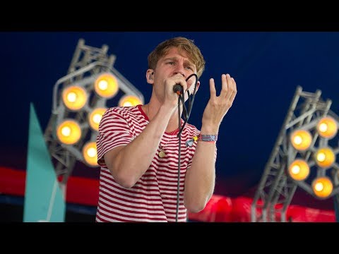 Glass Animals - Gooey (Glastonbury 2017)