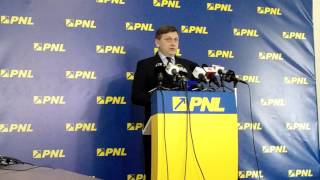 Crin Antonescu: Nu mai candidez la prezidenţiale, renunţ la interimatul de preşedinte al PNL