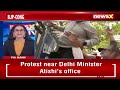 BJP-Cong Workers Protest Near Atishis Office | Delhi Water Crisis | NewsX  - 08:36 min - News - Video