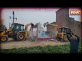 VIDEO: पुलिस पर गोली चलाने वाले Munna Yadav के घर पर चला Bulldozer, यहीं से की थी Police पर Firing  - 02:43 min - News - Video