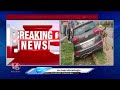 Car Hits Calvert At Chandragiri | Tirupati | V6 News - 00:40 min - News - Video