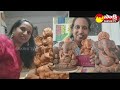 Siris Art Founder Lakshmi Gunda conducts Eco Friendly Ganesh Murti Charity Event | USA @SakshiTV  - 05:34 min - News - Video