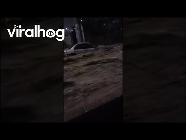 Flash Flooding in Juárez, Mexico || ViralHog