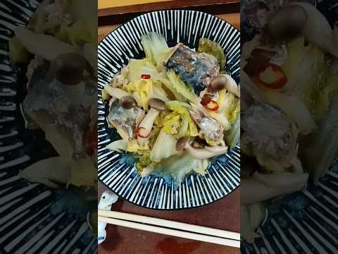 白菜とさば缶の煮物しました😆残り汁は卵かけ