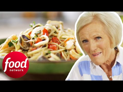 Marry Berry's Quick Yet Luxurious Seafood Linguine! | Mary Berry's Absolute Favourites
