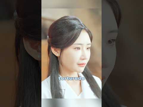 Después de que la mujer se lastime, vomitará tesoros sin parar.