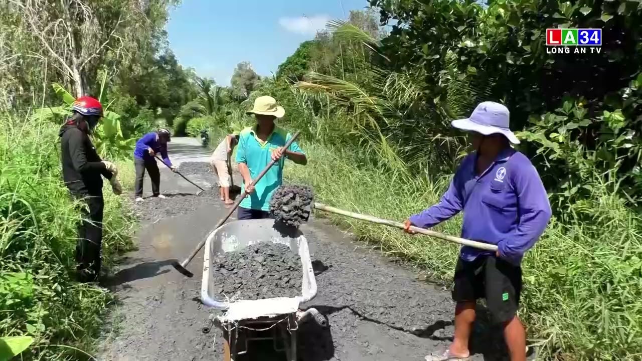 Mộc Hóa: Hiệu quả từ phong trào nhân dân tham gia xây dựng đường giao thông nông thôn