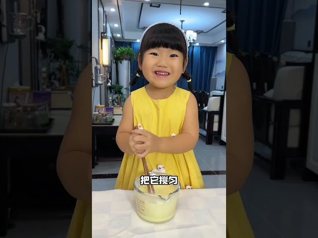 幼崽過中秋，是和媽媽一起做冰皮月餅吖#funny # 小孩就是拿來玩的 #萌娃