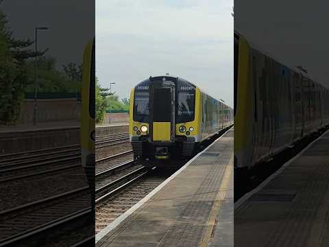 SWR Class 450067 NHS Livery & Blue 450 departing Brookwood For Alton (17/06/23) #train #railway