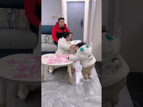不得不说这皮夹克越来越暖心了，知道爸爸的难处!