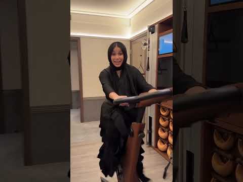 I told ya’ll imma be getting ready for tour ! Anytime ! ANY PLACE ….yall got y’all tickets ?