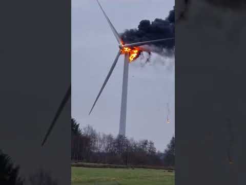 Windrad brennt in Brake-Süderfeld im Landkreis Wesermarsch