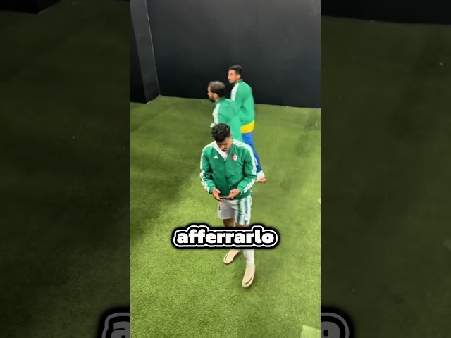 Il tifoso più geniale di sempre😳🧠 (@cyliaxr)via tt
