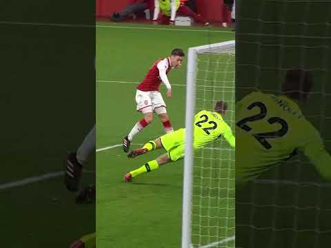 The "Özil bounce" was a thing of beauty 😍🪄