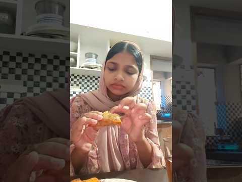 സമൂസയിൽ ചിക്കൻ ഇല്ല guys 🙂😂#vloggerlife #subscribenow #foodie #dress#samoosa