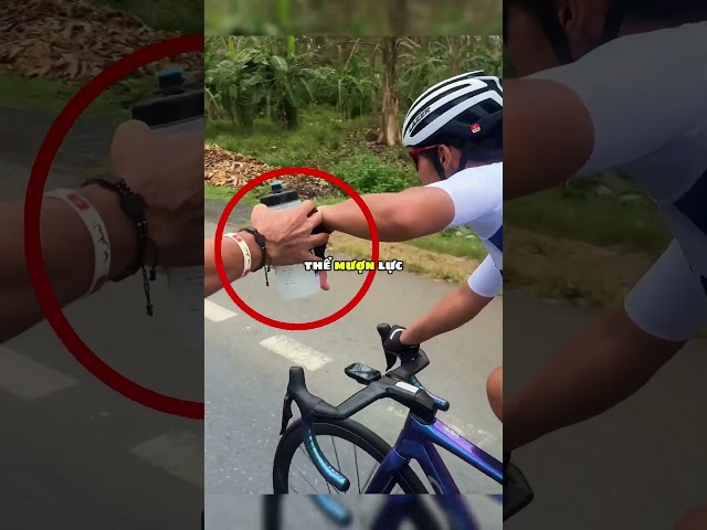 Bí mật chai nước dính của các tay đua xe đạp🚴😲