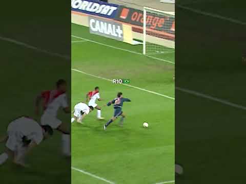 Ronaldinho était beaucoup trop facile 🥵 #football #ligue1 #psg #sports #soccer #ligue1mcdonalds