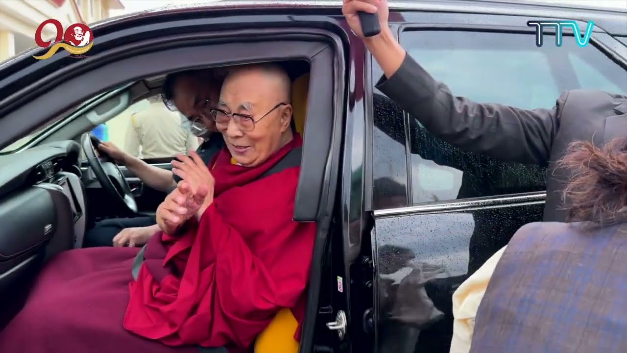 སྤྱི་ནོར་༧གོང་ས་༧སྐྱབས་མགོན་ཆེན་པོ་མཆོག་བཞུགས་སྒར་དྷ་ས་ནས་ཆིབས་ཞལ་བསྒྱུར་བ།