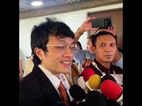 Cong. Kiko Mewo2x Barzaga ay very busy sa plyaiing games sa kanyang computer kaya na late s