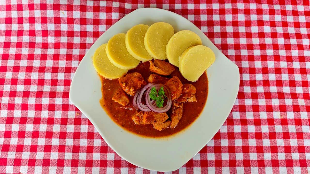 Nečekejte hovězí – tenhle kuřecí guláš válcuje všechny recepty na netu! | @zadnyspeky
