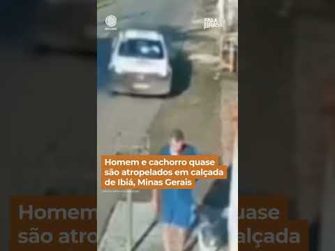 Homem e cachorro quase são atropelados na calçada em Ibiá, Minas Gerais #FalaBrasil #Shorts