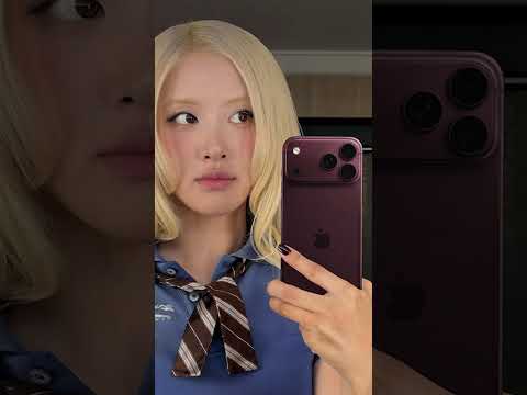 Vidéo ROSÉ POSE AVEC UN FAUX IPHONE ?