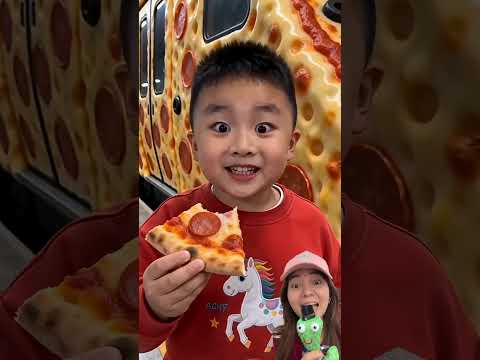 AYO NAIK KERETA API PIZZA ⁉️WOW ISI DALAM NYA BANYAK 😱
