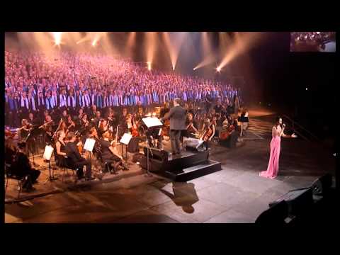 Don't cry for me Argentina - Tina Arena et les 2000 choristes - Amnéville (10/2011)