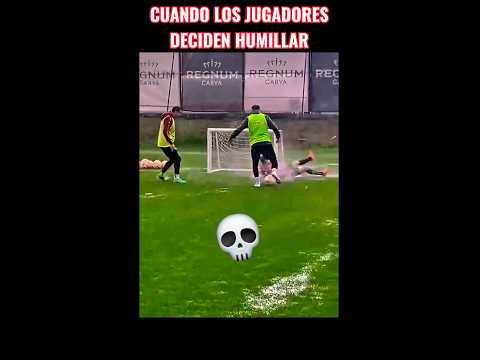 🥶 HUMILLACIONES EN EL FÚTBOL QUE SON ILEGALES 💀#futbol #footballcomedy #shorts