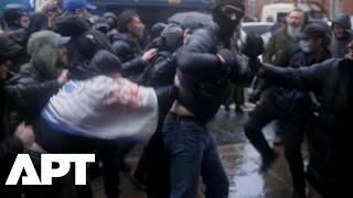 Red Smoke And Riot Lines: Britain First Rally Ignites Counter-Protest Fury In Manchester | APT