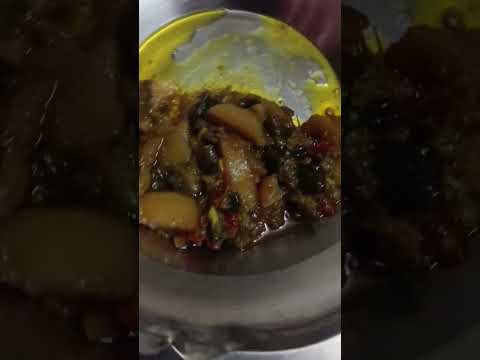 आलू बेगन सब्जी की रेसिपी एक दम लाजवाब बानीं है आसान तरीके से बनाए और खाएं ❤️🍆🥔👌👍🙂🫶