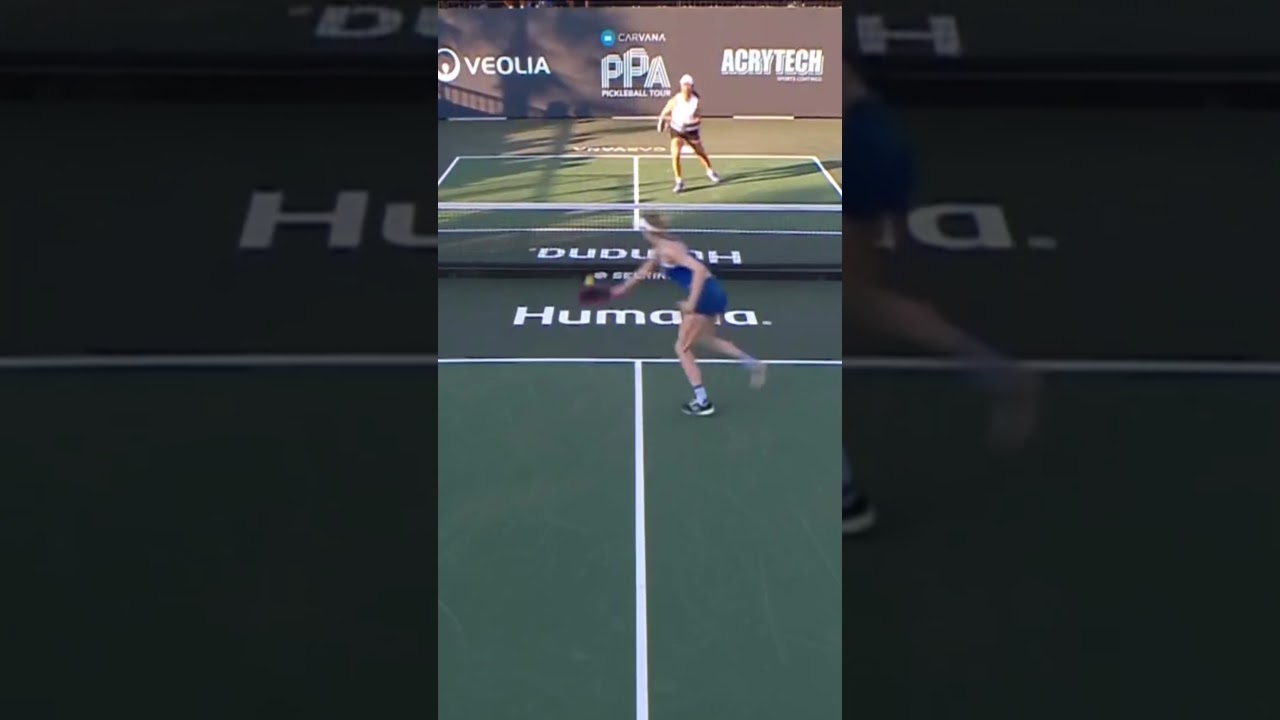 Genie Bouchard plays a crazy pickleball singles point!