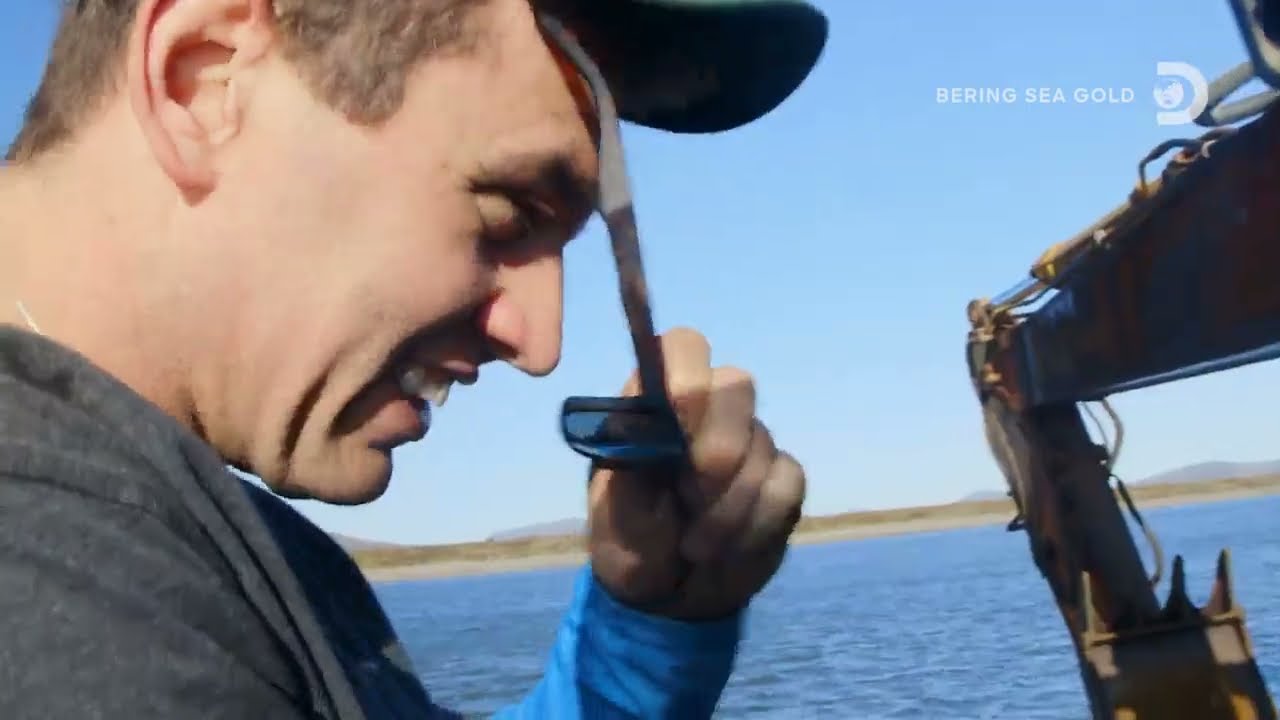 Nome Gold Mining Fleet Is Sinking and It's Produce or Die | Bering Sea Gold | S9 Ep10