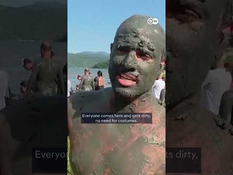 Muddy Brazil carnival| DW News