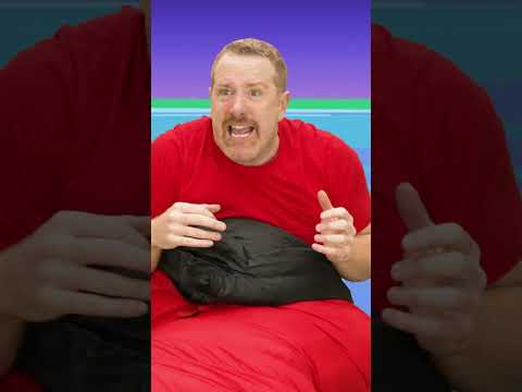 Oh NO! ¡Es el Monstruo del Lago Ness! 😱🦕 Steve and Maggie Español Latino #shorts #steveandmaggie