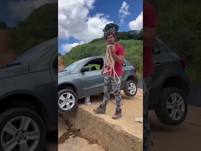 Con una gata y una cuerda podrás sacar tu auto de este gran problema 🤩 #fyp #ideas #trends