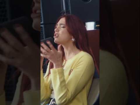 Dua performing Training Season in acoustic version #dualipa