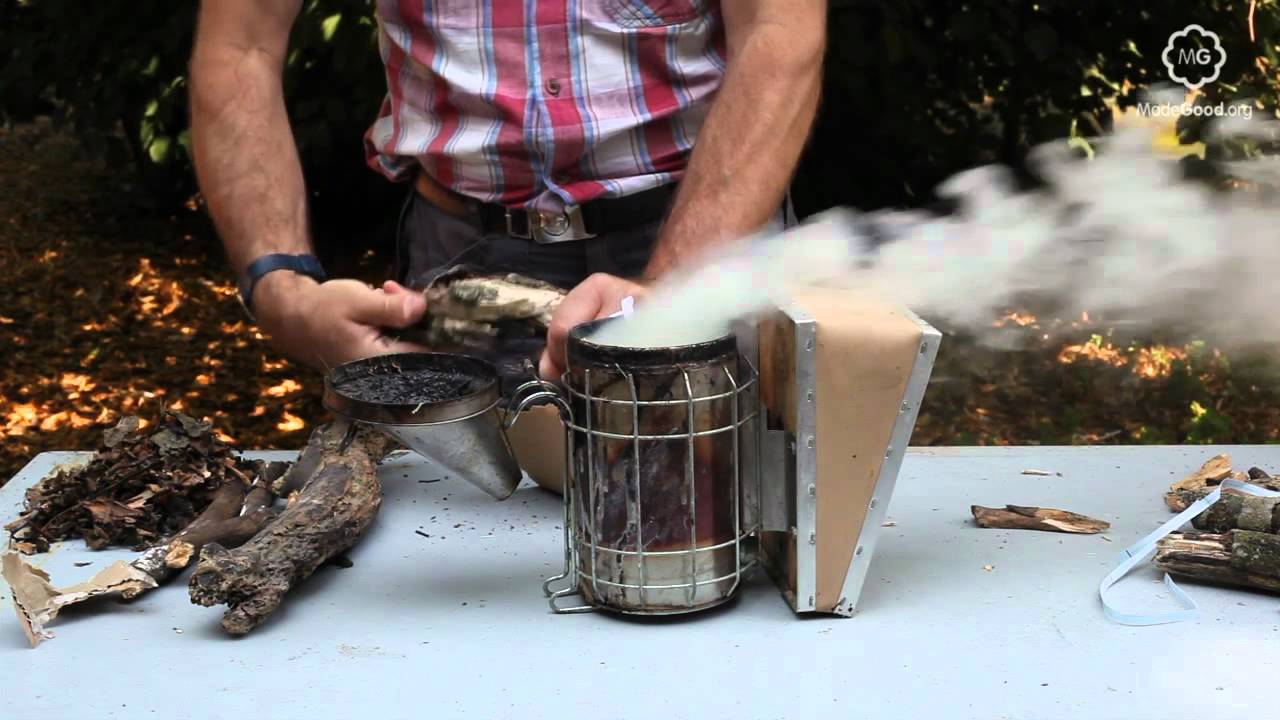 Beekeeping - Lighting A Smoker - YouTube