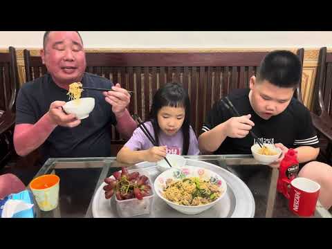 Thử thách ăn bát mỳ xào bò siêu to