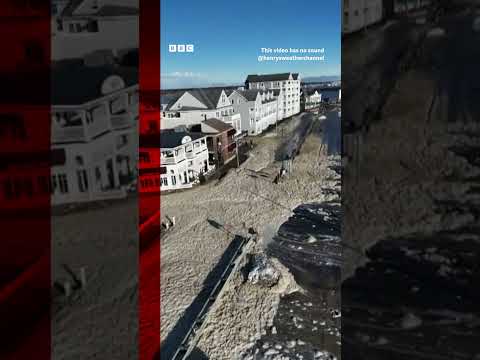 Cars in New Hampshire had to drive through sea foam left behind from flooding in the US. #US #Shorts
