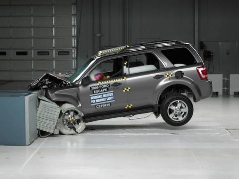 Video Crash Test Ford Escape sedan 2008