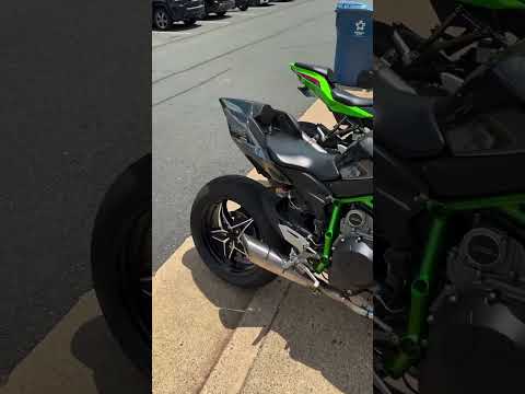 Two beast in one frame😈#h2 #zx4rr #kawasakininjah2 #kawasakininja #kawasaki #kawasaki10r #riders