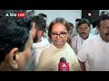 Zeeshan Siddique के आरोपों पर Varsha Gaikwad का पलटवार कहा, कांग्रेस ने असली नेता बनाया  - 02:22 min - News - Video
