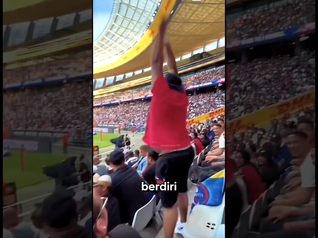 Dia Menciptakan Gelombang Di Stadion