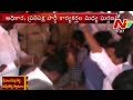 TRS, Cong activists fight in Aasara program
